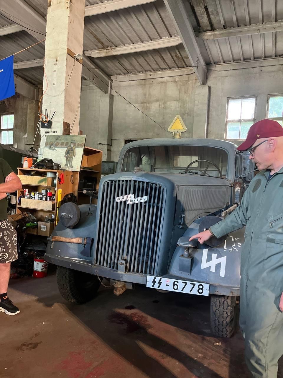 🇺🇦 Ветерани та їхні родини відвідали технічний гараж «Колеса війни» УВІМ - 1