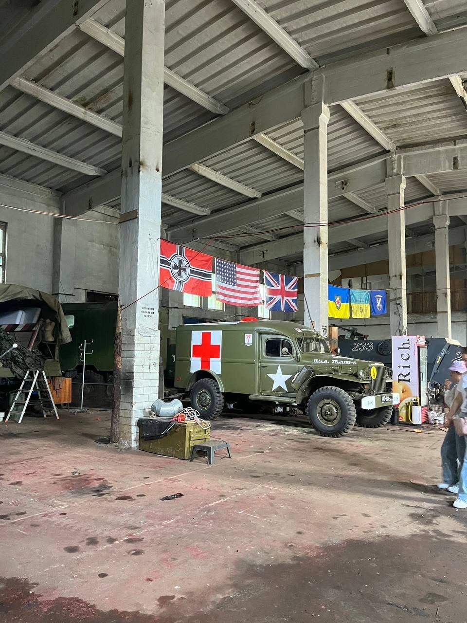 🇺🇦 Ветерани та їхні родини відвідали технічний гараж «Колеса війни» УВІМ - 2